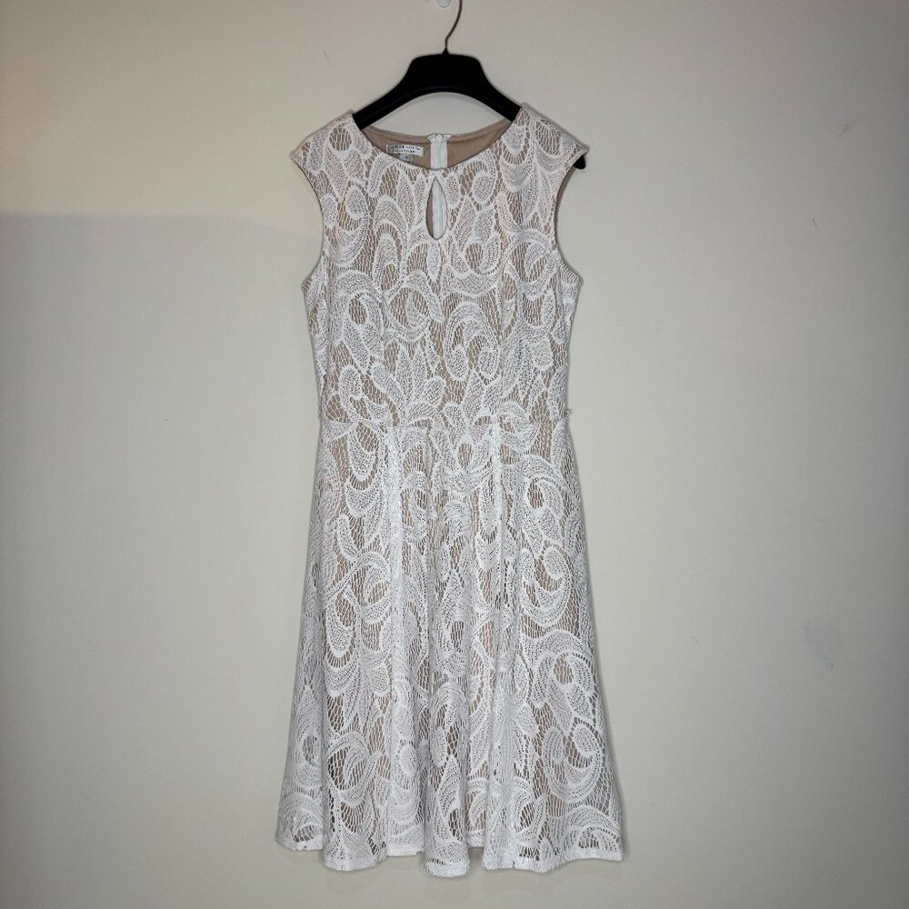 London Style Collection White Leaf Pattern Dress Size 4
